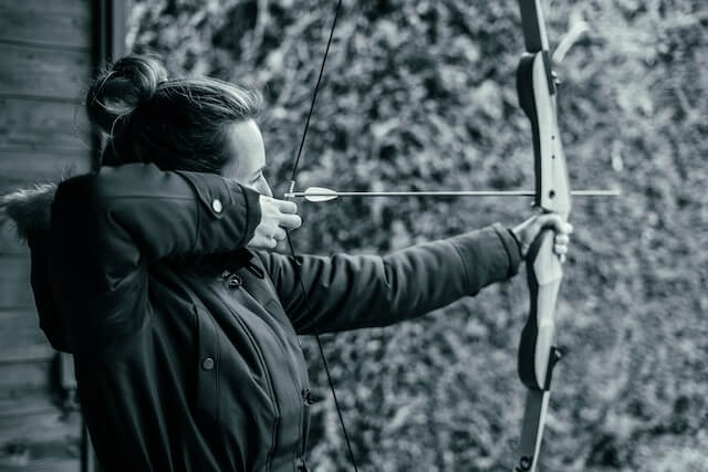 woman using recurve bow